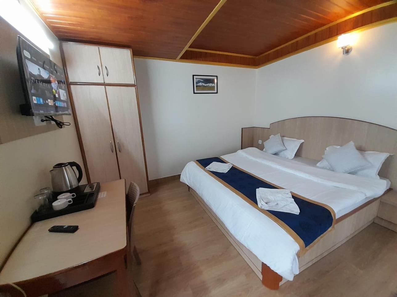 Hotel Dhe Kyi Khang By Magwave Hotels-100 Mts From Mg Marg
