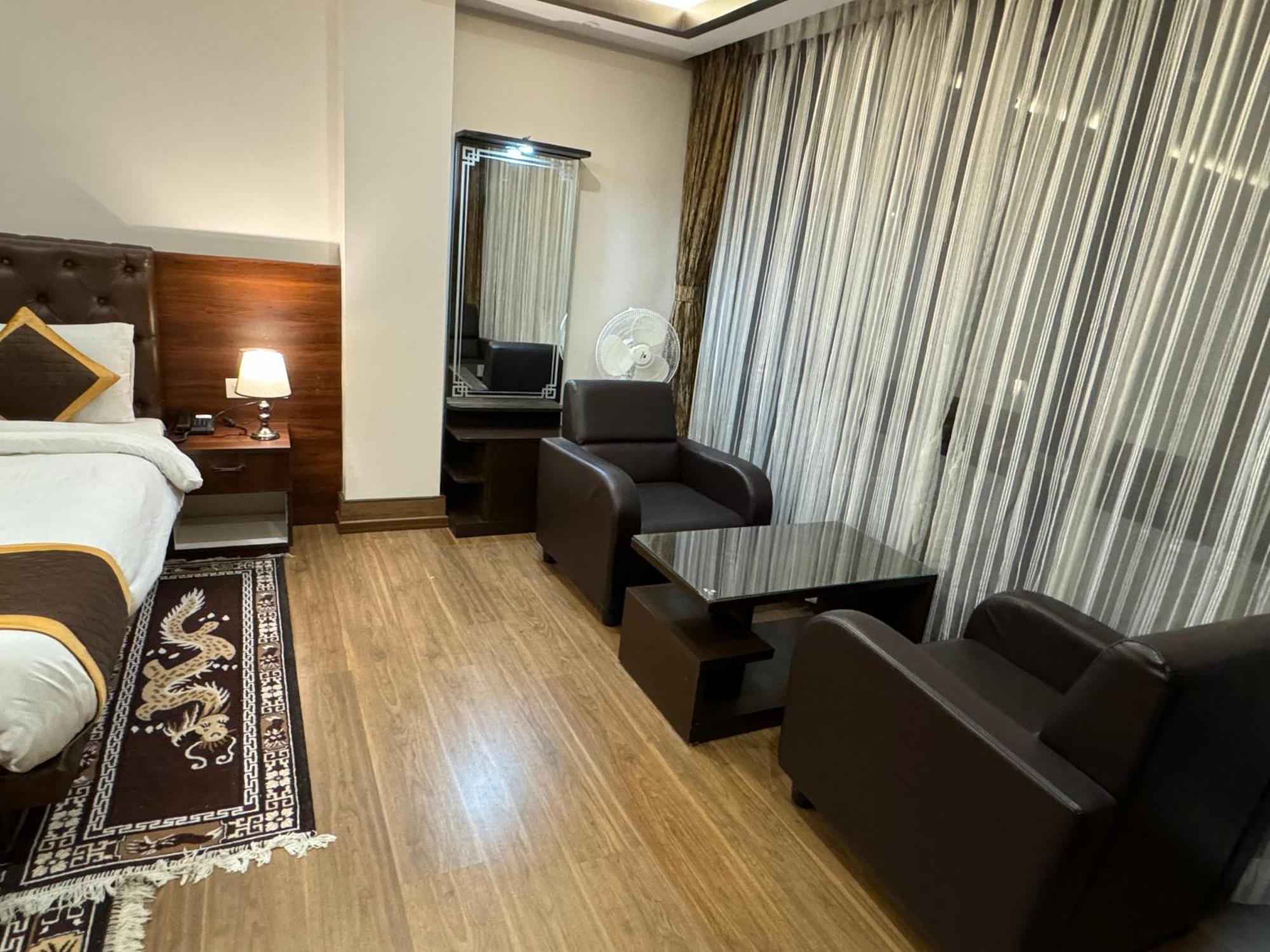 Hotel Lha-yul Nearby Mg Road 4*