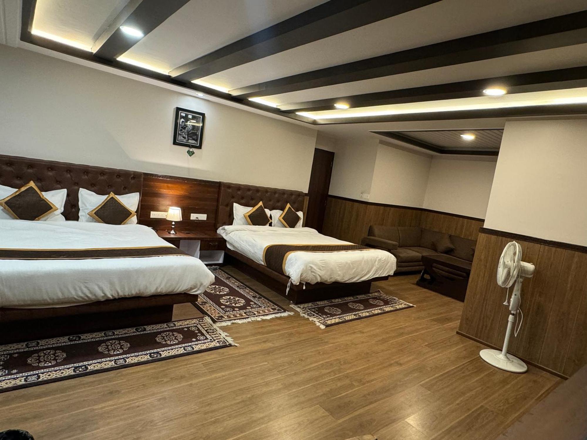 Lha-yul Nearby Mg Road 4*