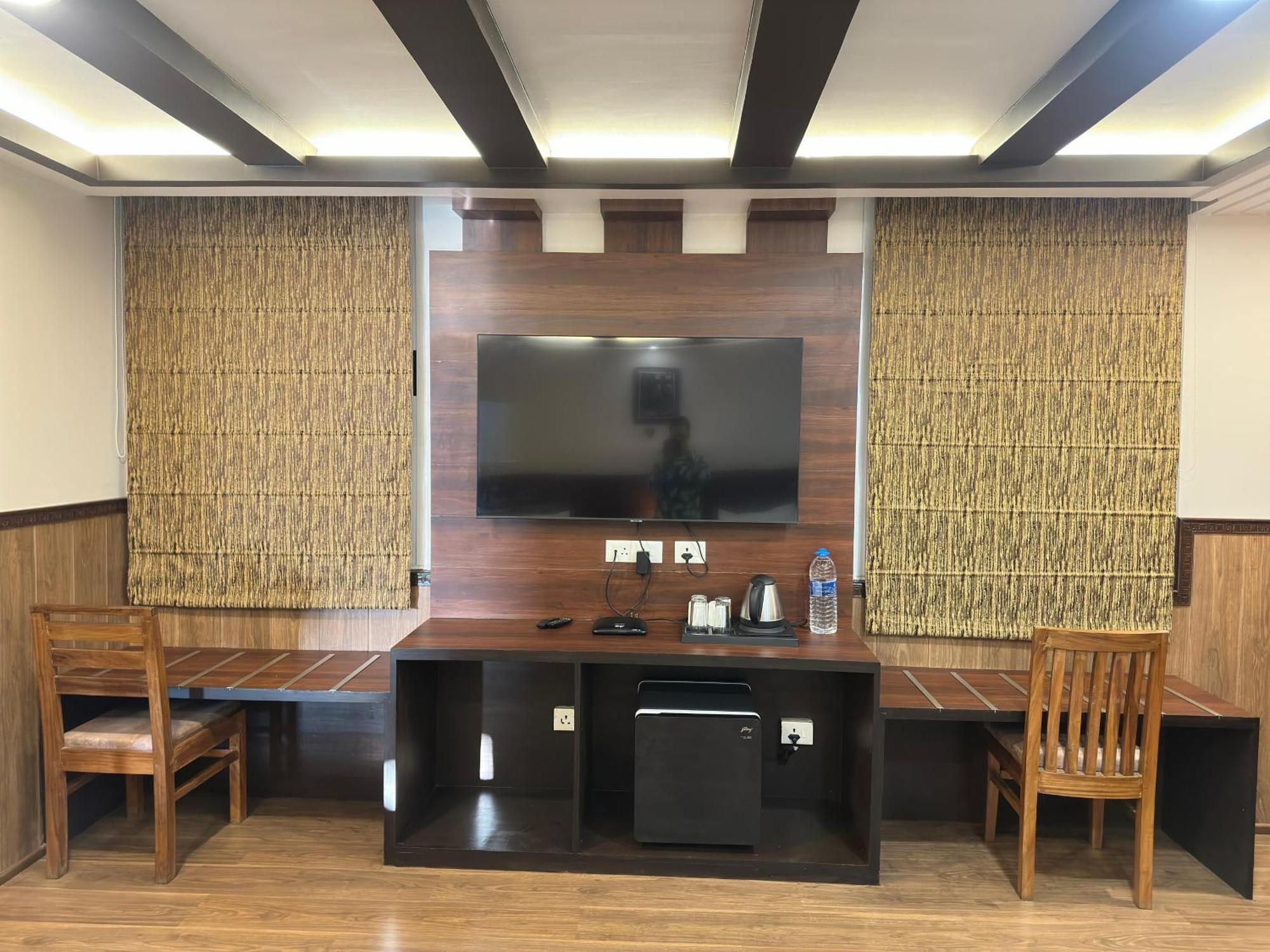Lha-yul Nearby Mg Road 4*