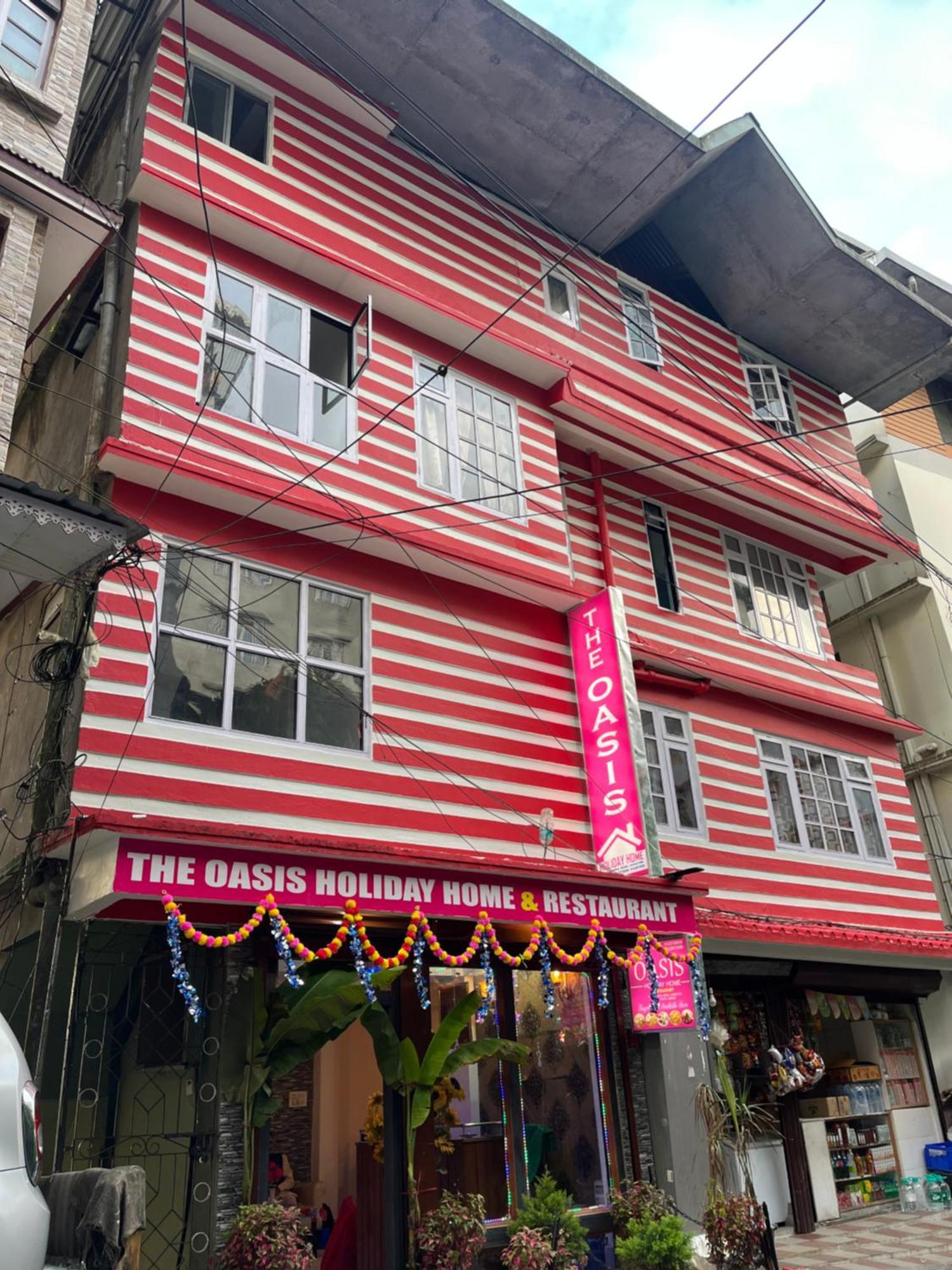 Hotel The Oasis & Restaurant Gangtok