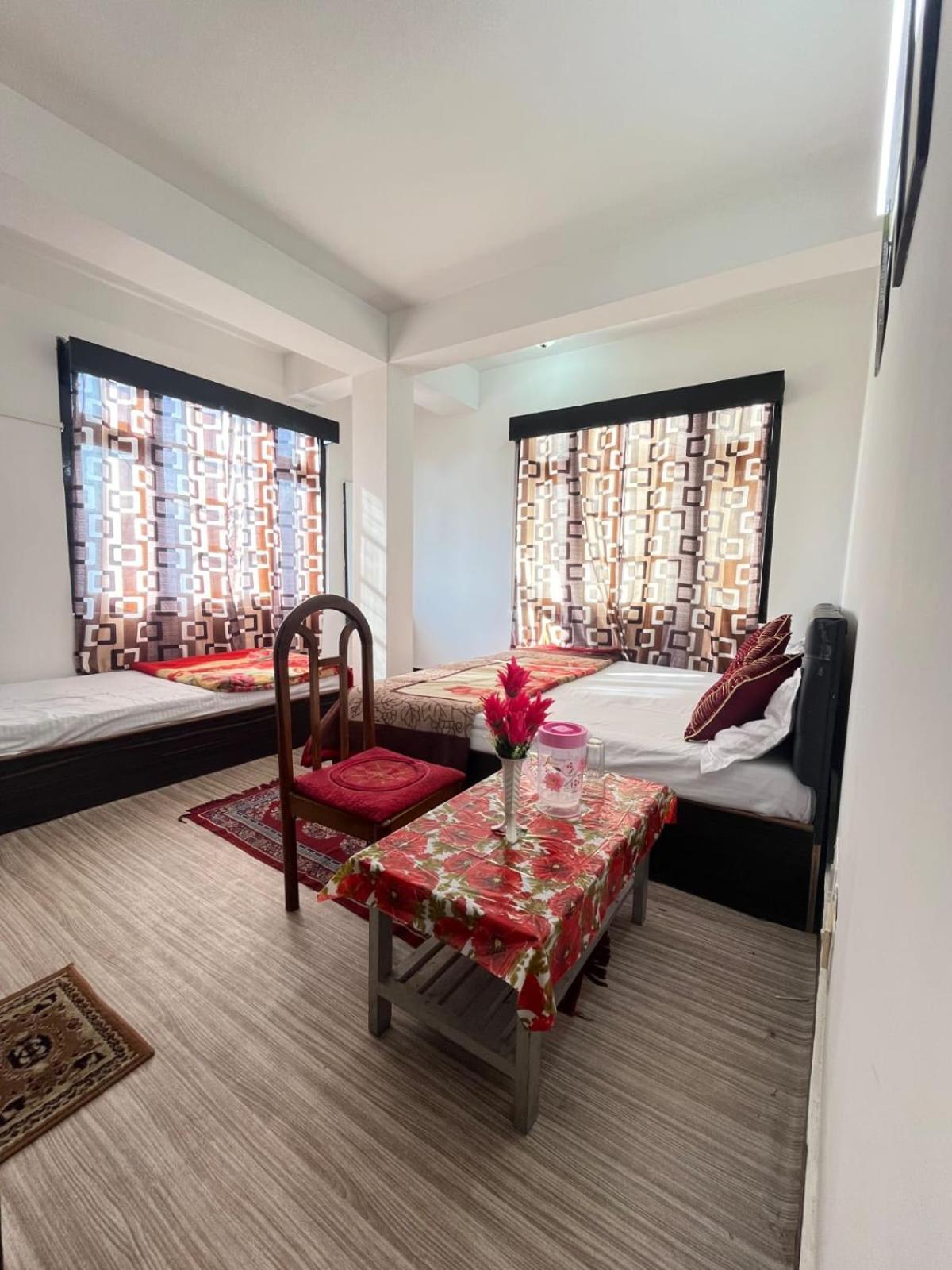 The Oasis & Restaurant Hotel *