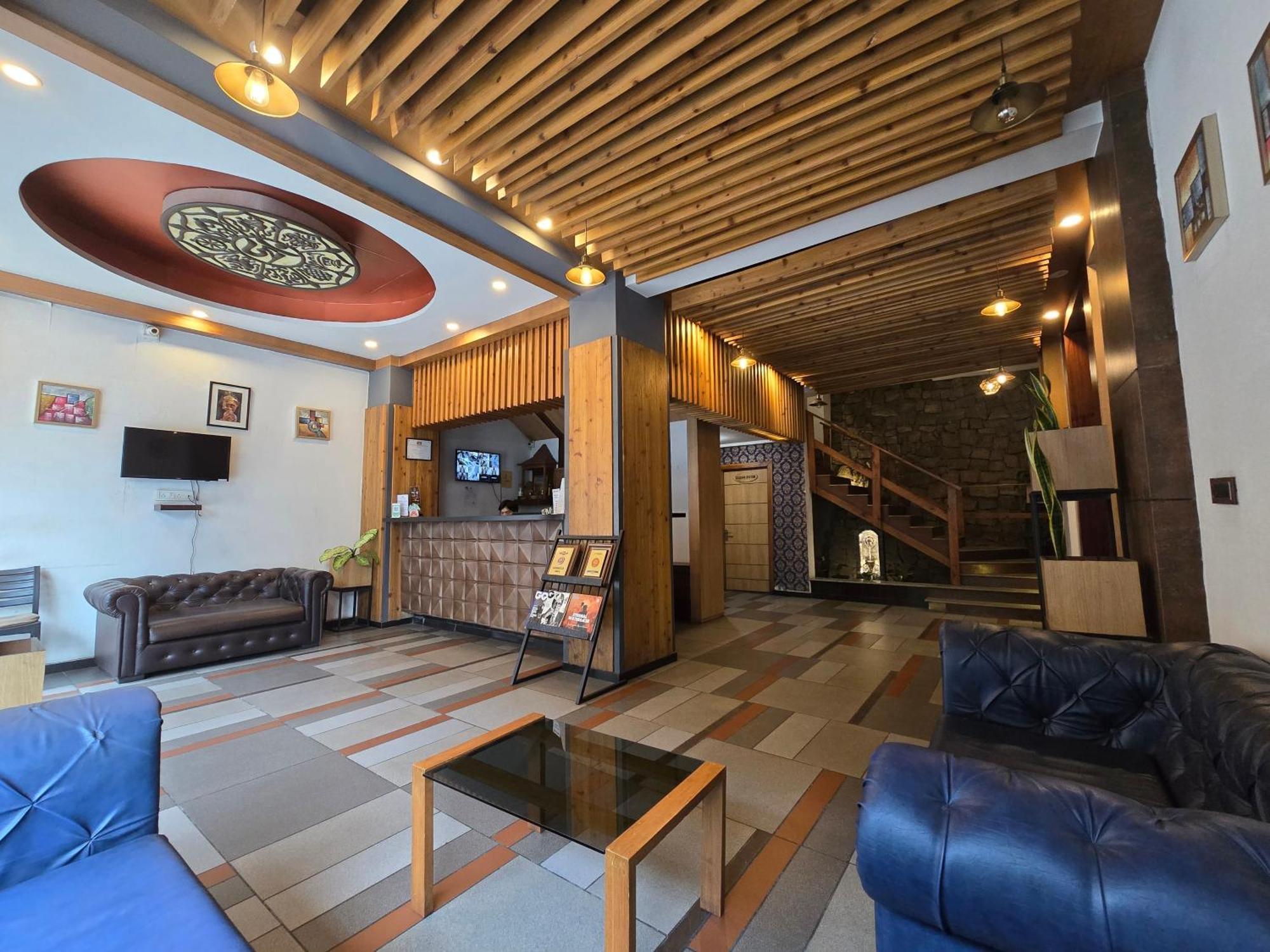 Hotel The Regal & Lounge