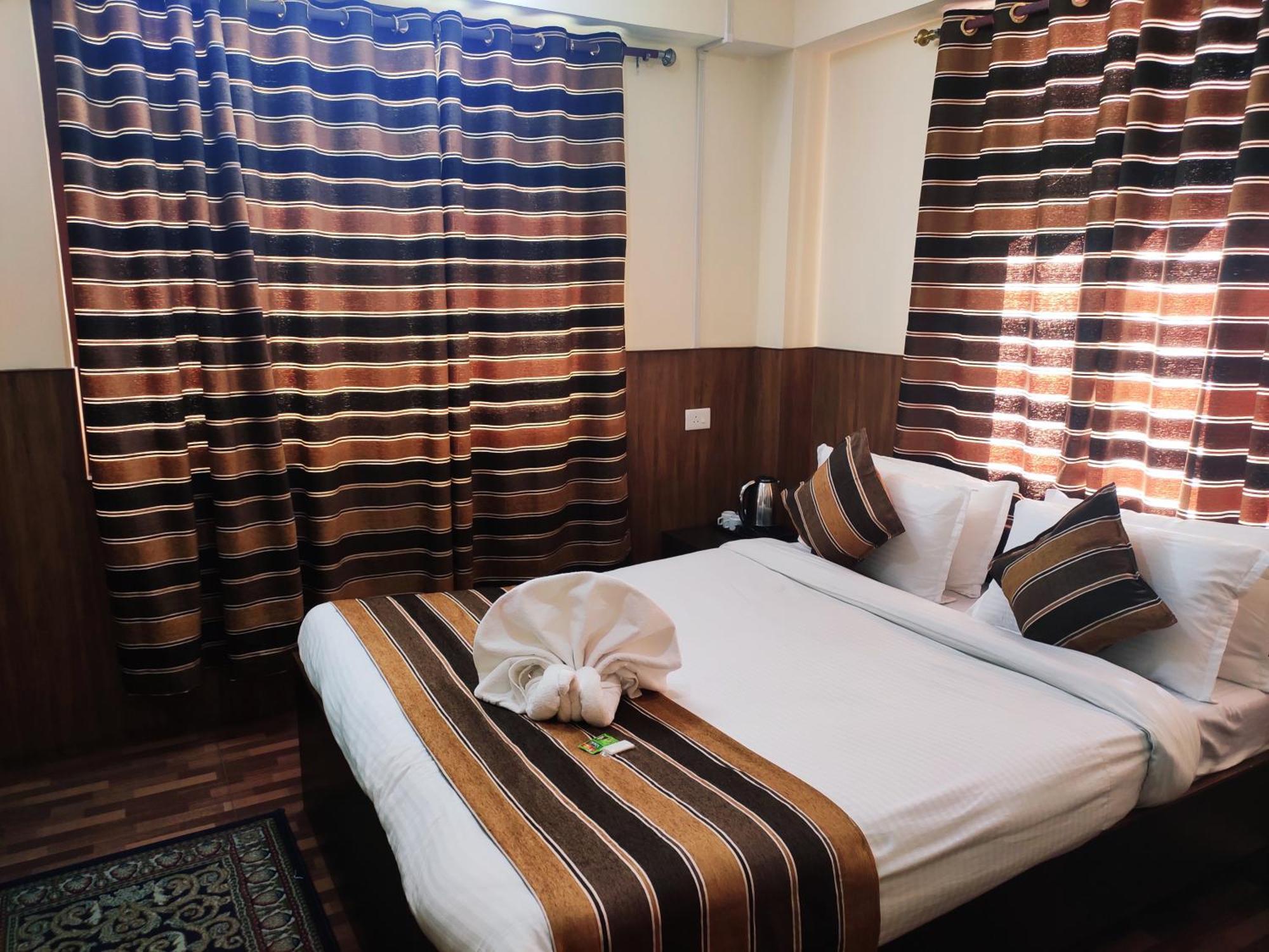 Hotel Kg Tusheta - 200 Mtrs From Mg Marg