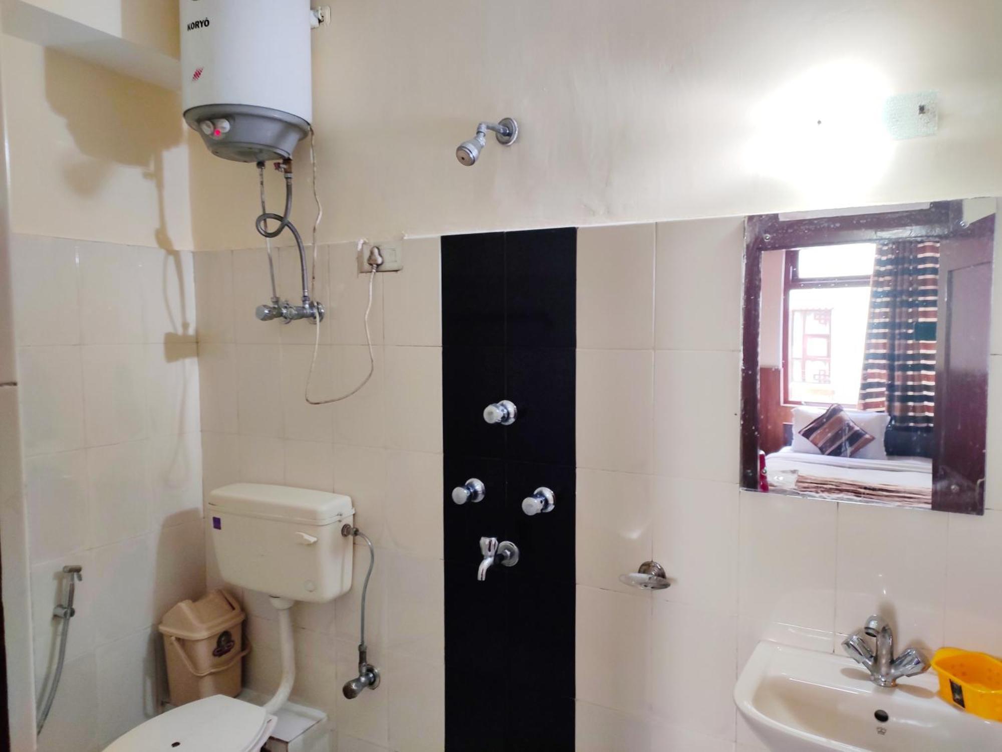 Hotel Kg Tusheta - 200 Mtrs From Mg Marg *