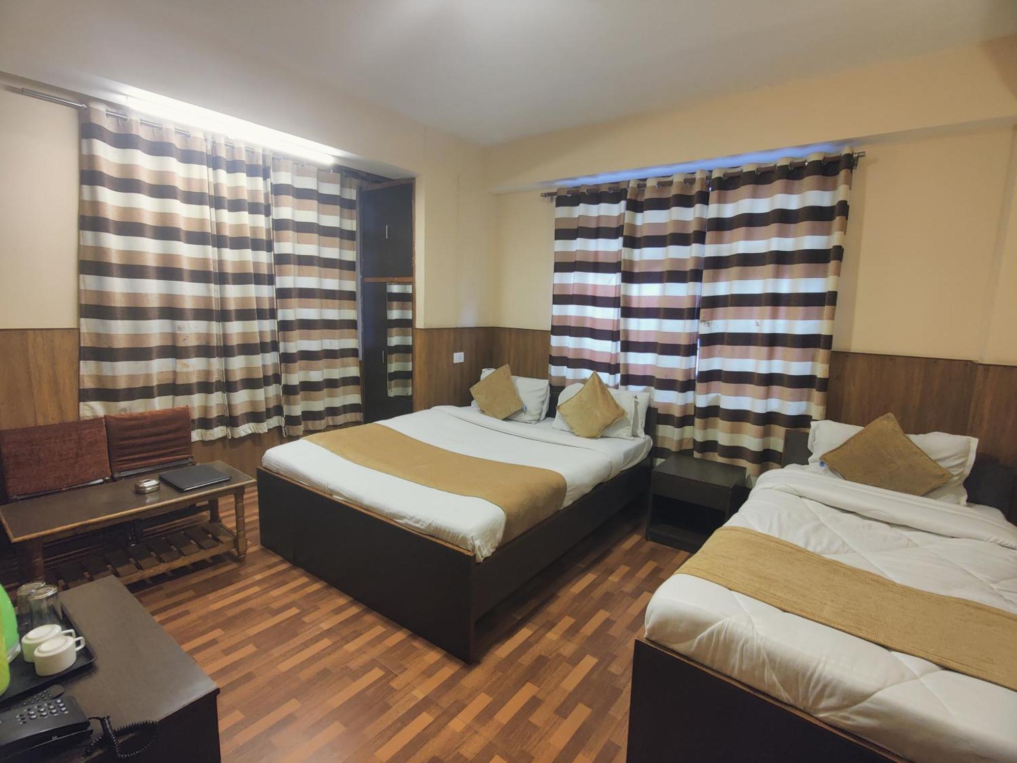 Hotel Kg Tusheta - 200 Mtrs From Mg Marg
