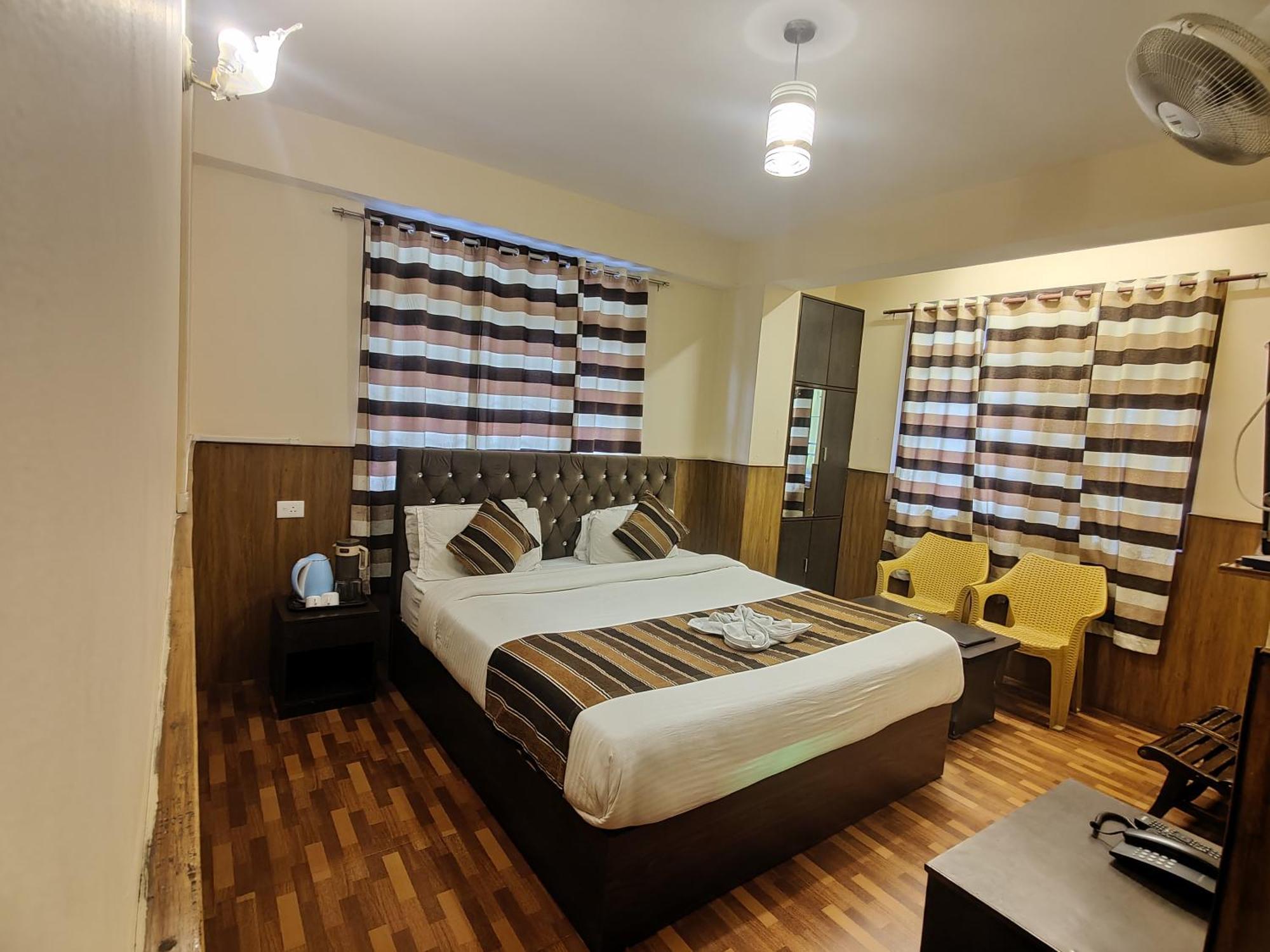 Kg Tusheta - 200 Mtrs From Mg Marg