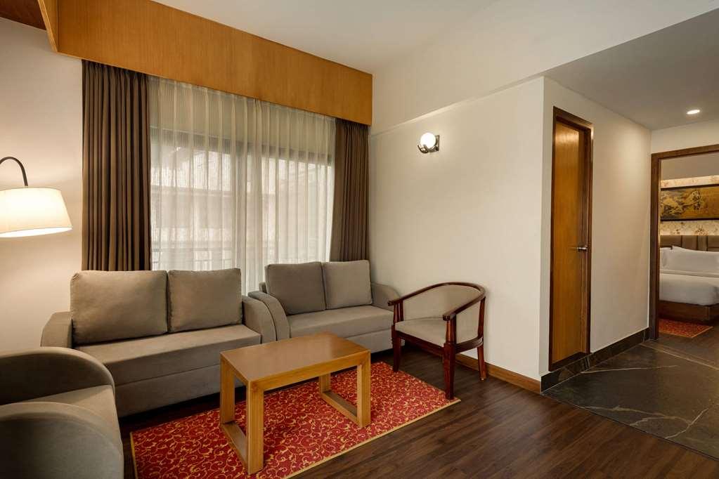 Days Hotel *
