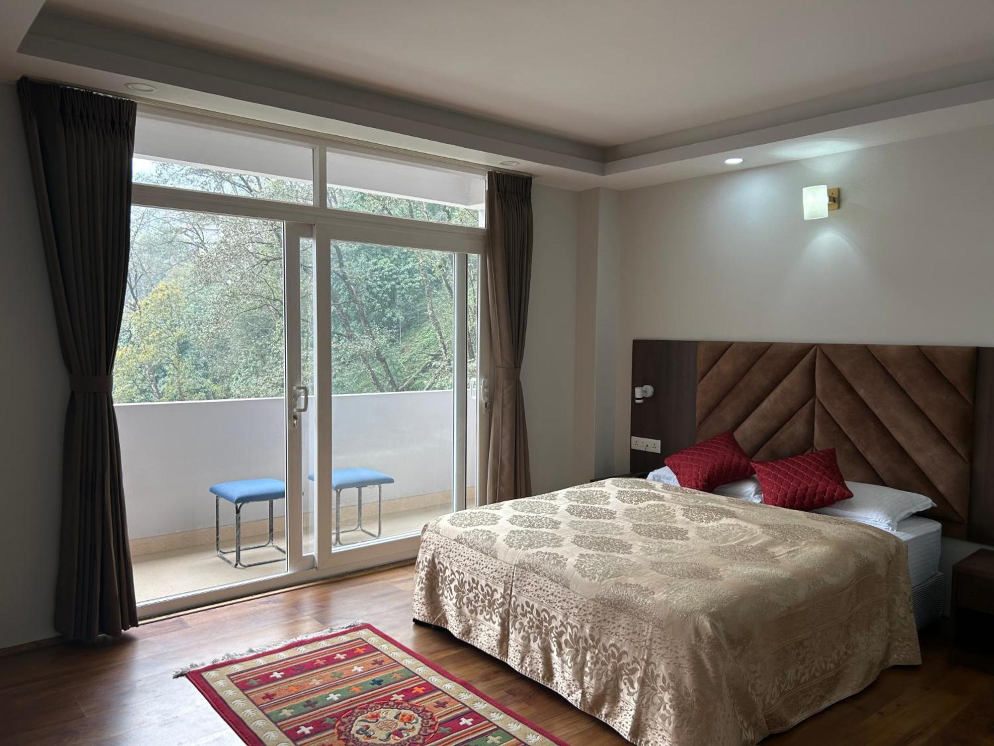 Kewzing Residency Guest house *