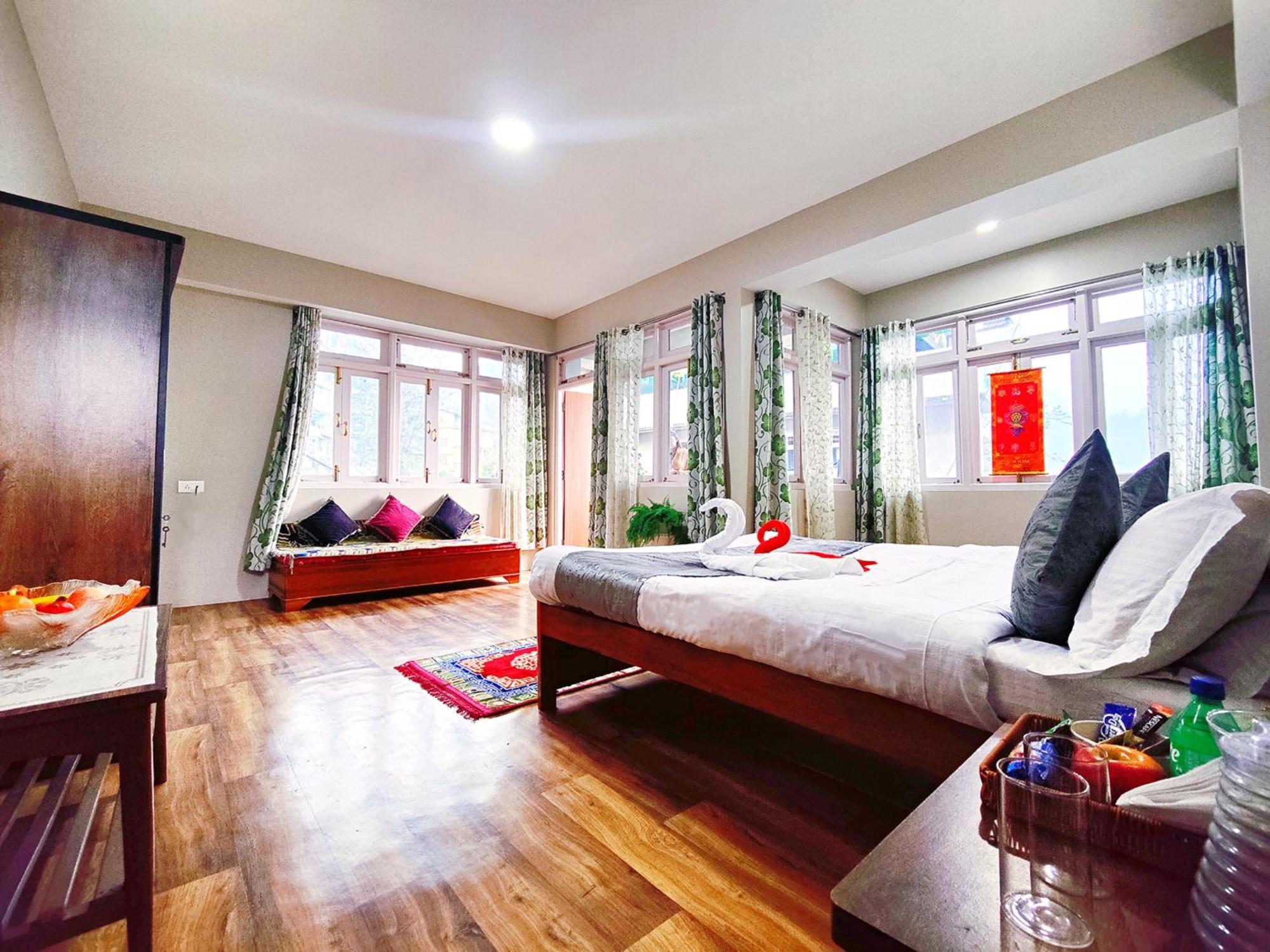 Jo'stel Thinong's - Near Mg Marg Homestay Gangtok