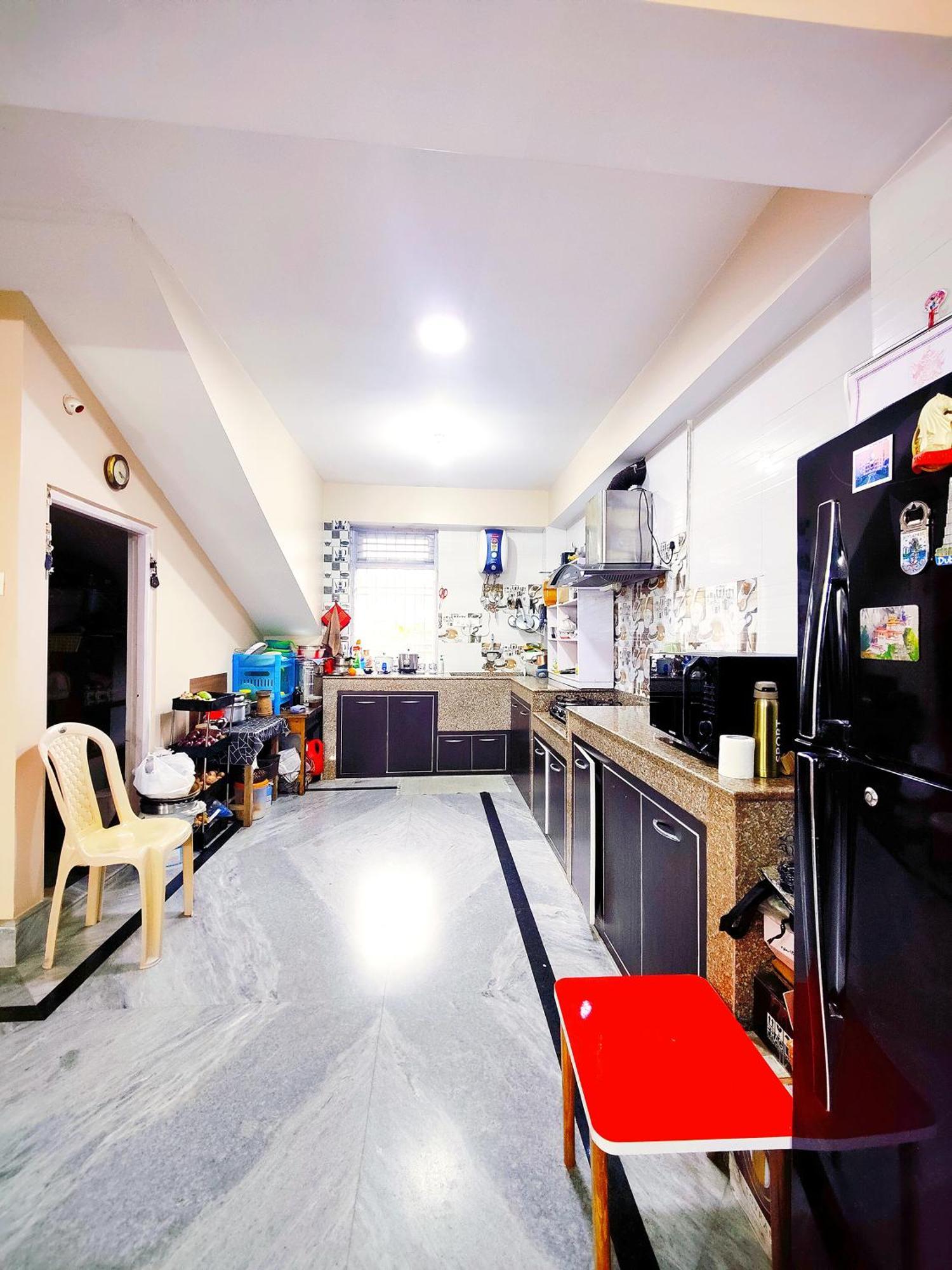 Jo'stel Thinong's - Near Mg Marg *