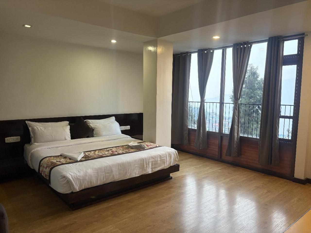 Nina Mma In Motel Gangtok