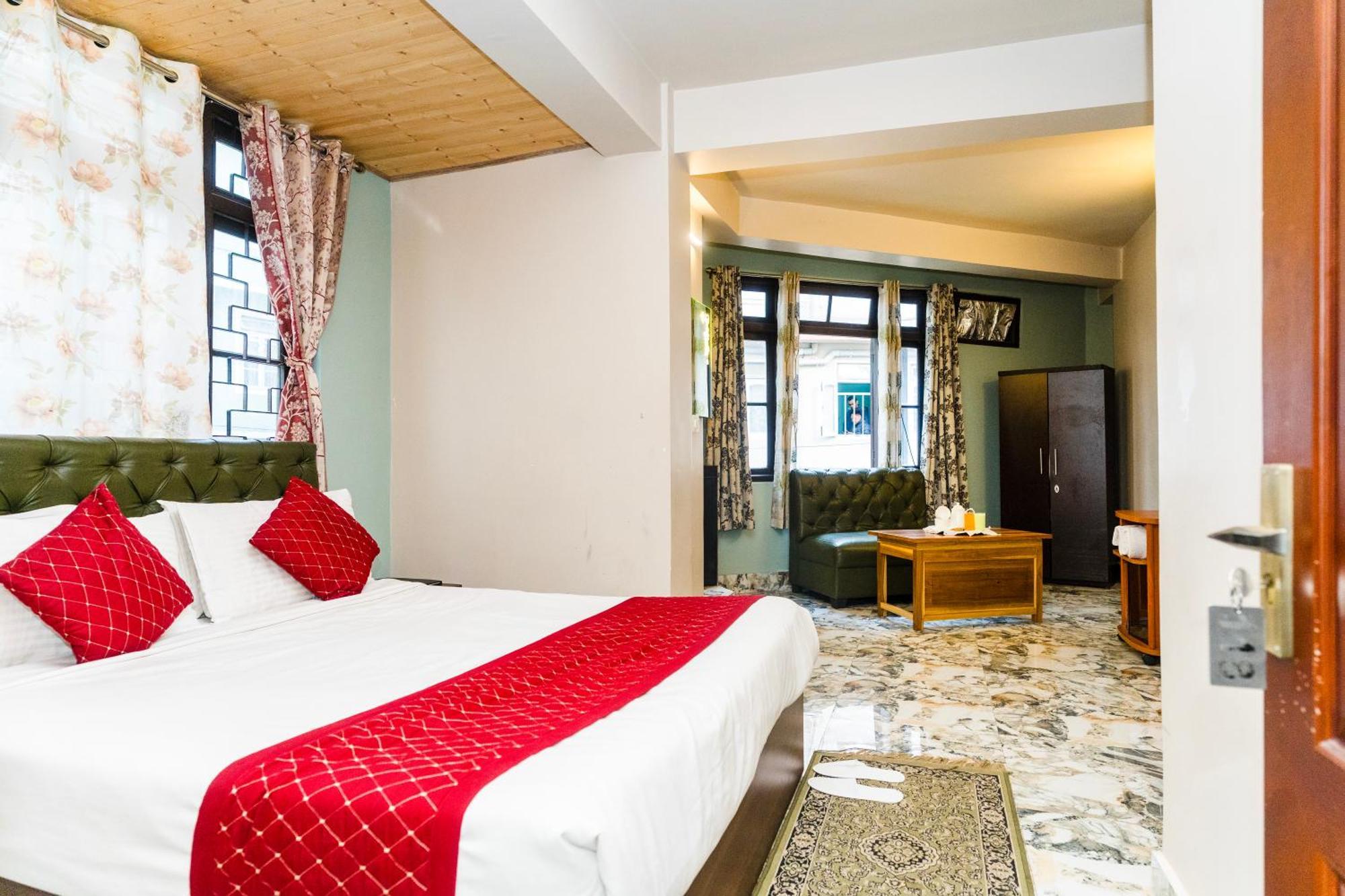 Hotel Sparrow Juniper Tree 2 Min Walk To Mg Marg 3*