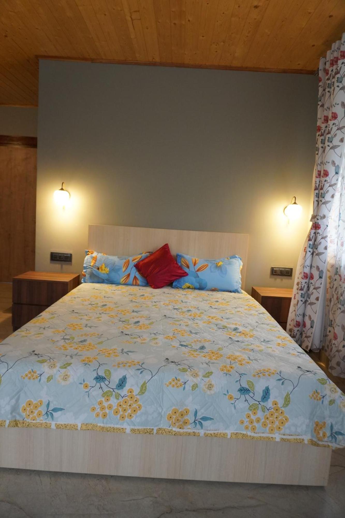 Homestay Nabhasa Courtyard & *
