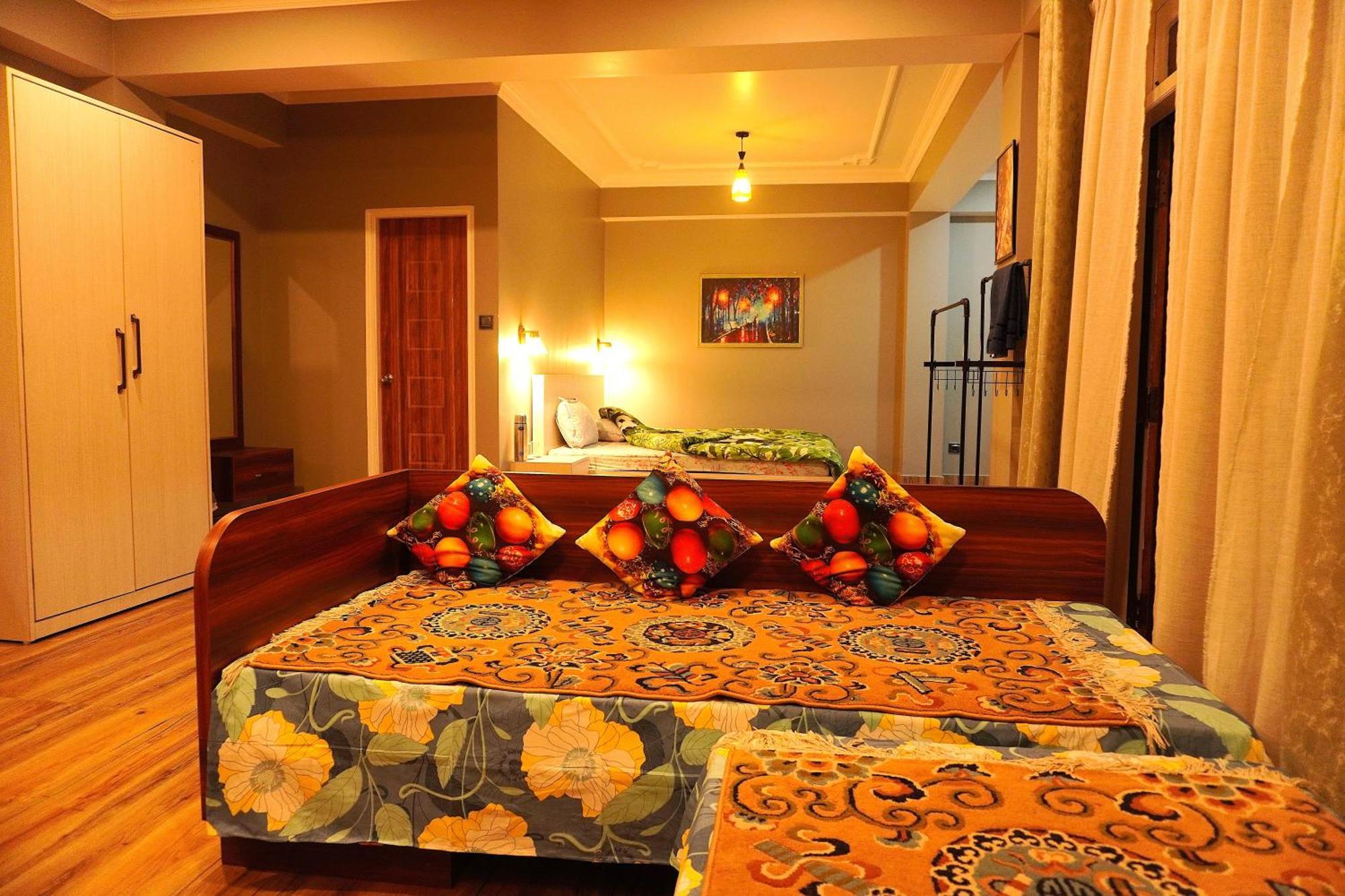 Nabhasa Courtyard & Homestay *