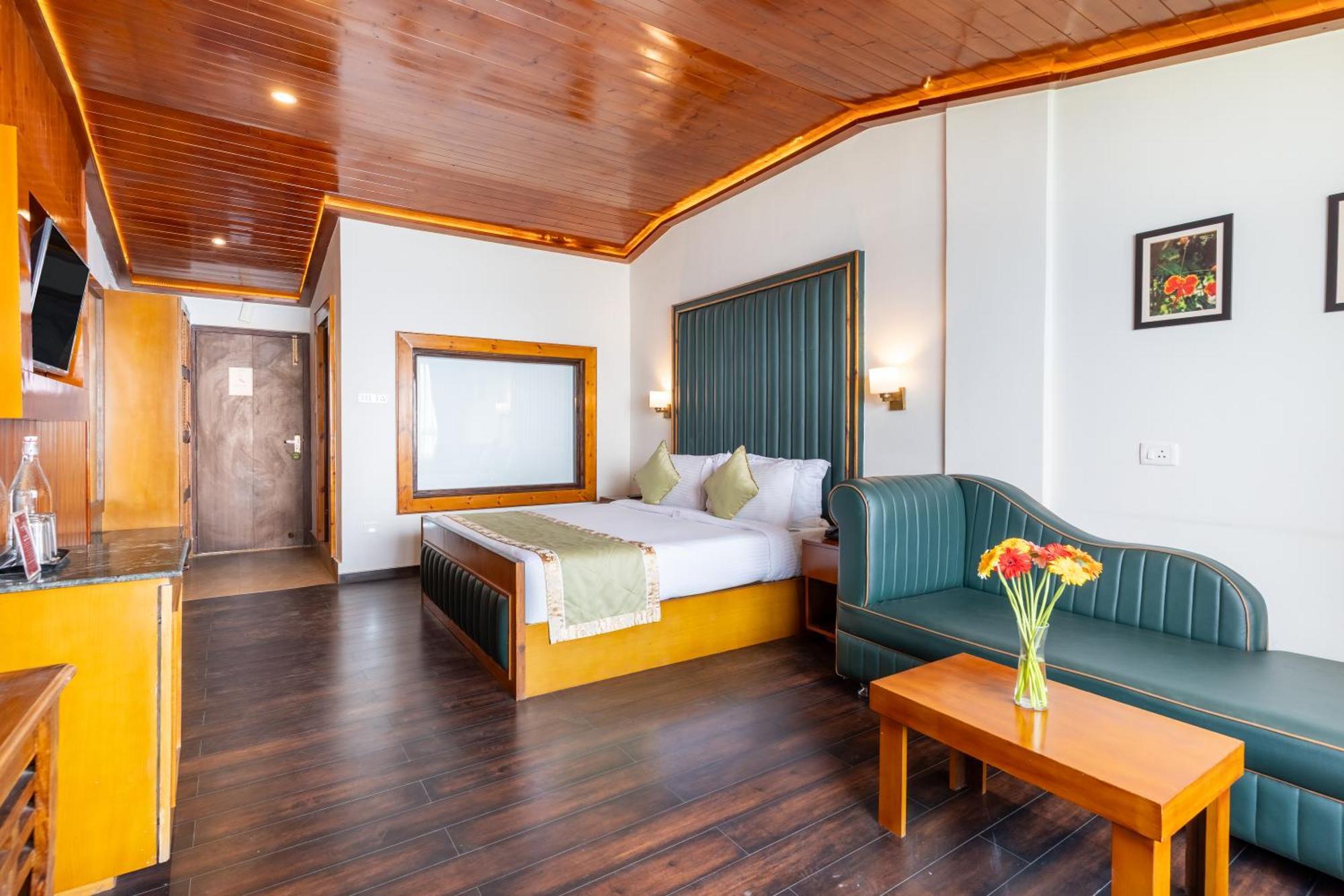 Summit North Star & With Swimming Pool Hotel