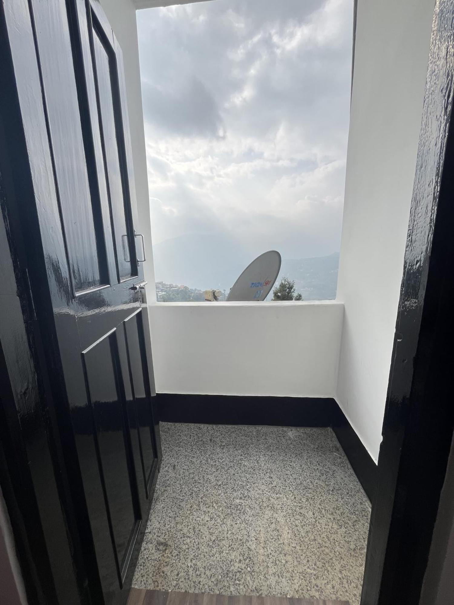 Hotel The Oasis & Restaurant Gangtok