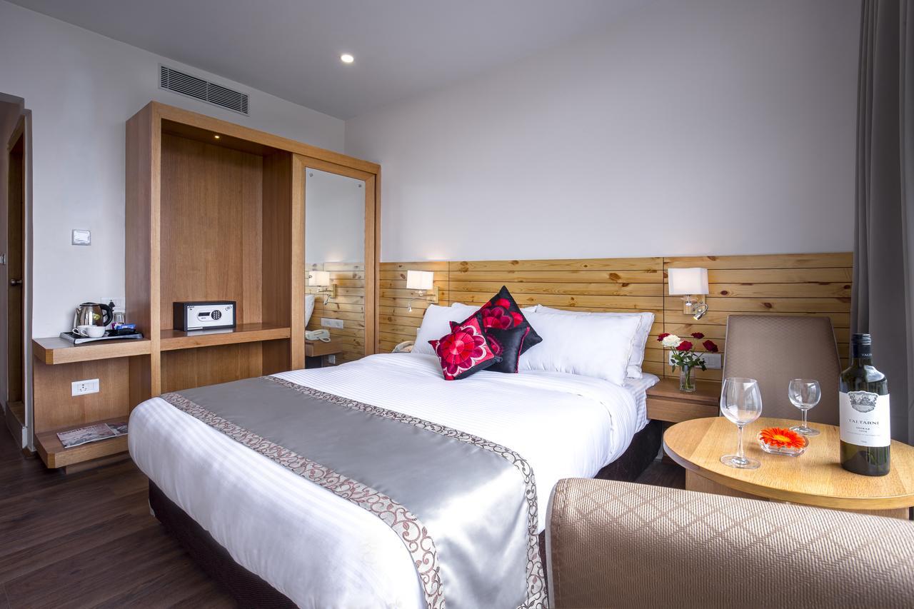 Allison Dechen & Palmo Hotel 3*