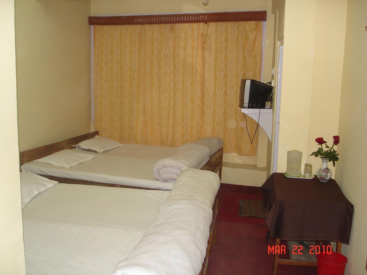 Twilight Hotel *