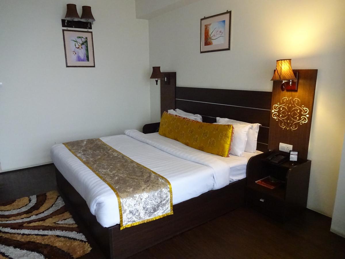 Hotel Jain Group Royal Orchid &