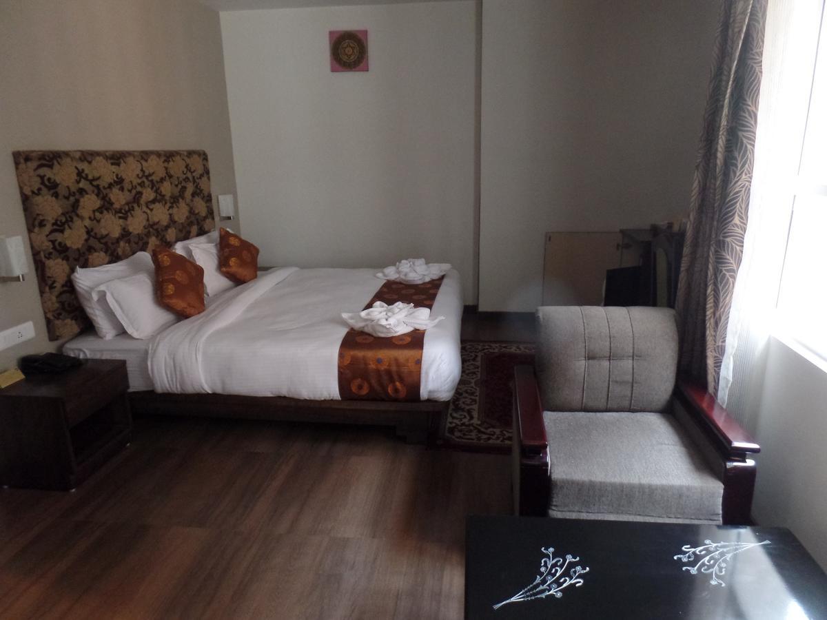The Lindsay Cheu Den Inn