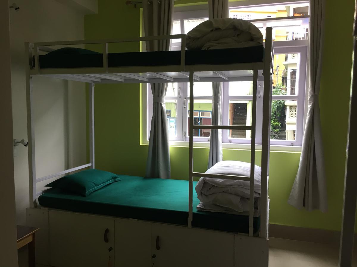 Hostel Tag Along Backpackers