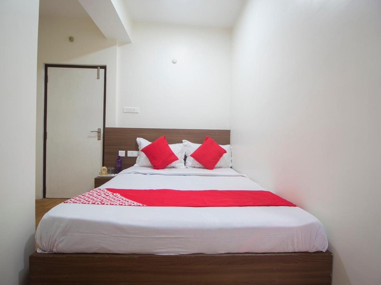 Oyo 22743 Rising Hotel