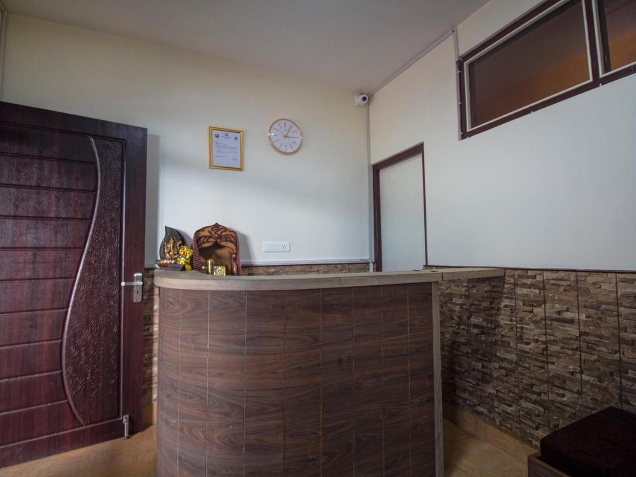 Oyo 22743 Rising Hotel 3*