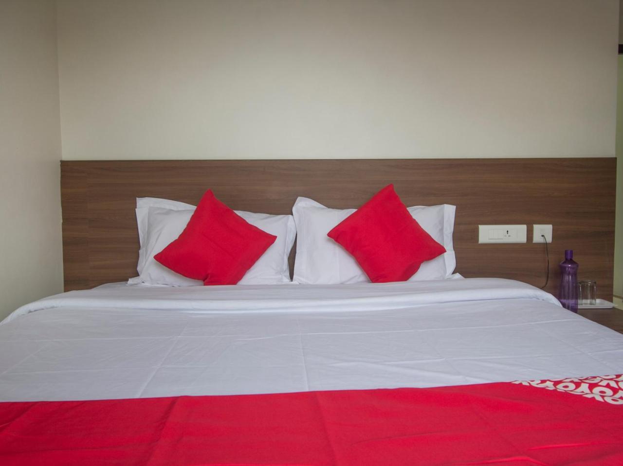 Oyo 22743 Rising Hotel