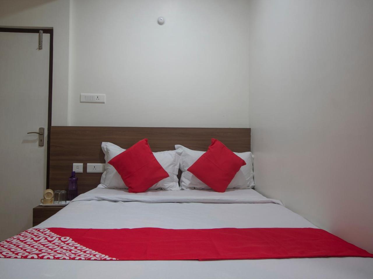 Oyo 22743 Rising Hotel 3*
