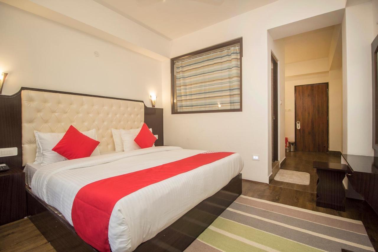 Oyo 16637 Tiara Regency Hotel