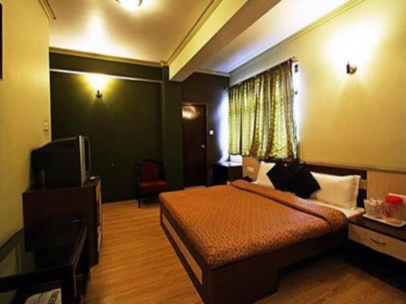 Hotel Fabhotel Palzor Stadium Road *