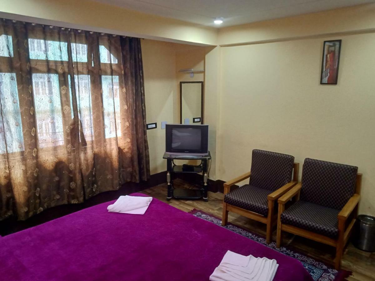 Anola Hotel 2*