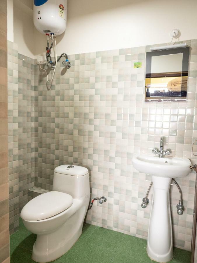Hostel Tag Along Backpackers