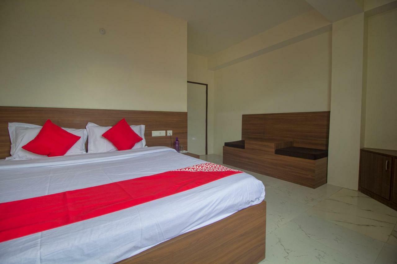 Oyo 22743 Rising Hotel 3*