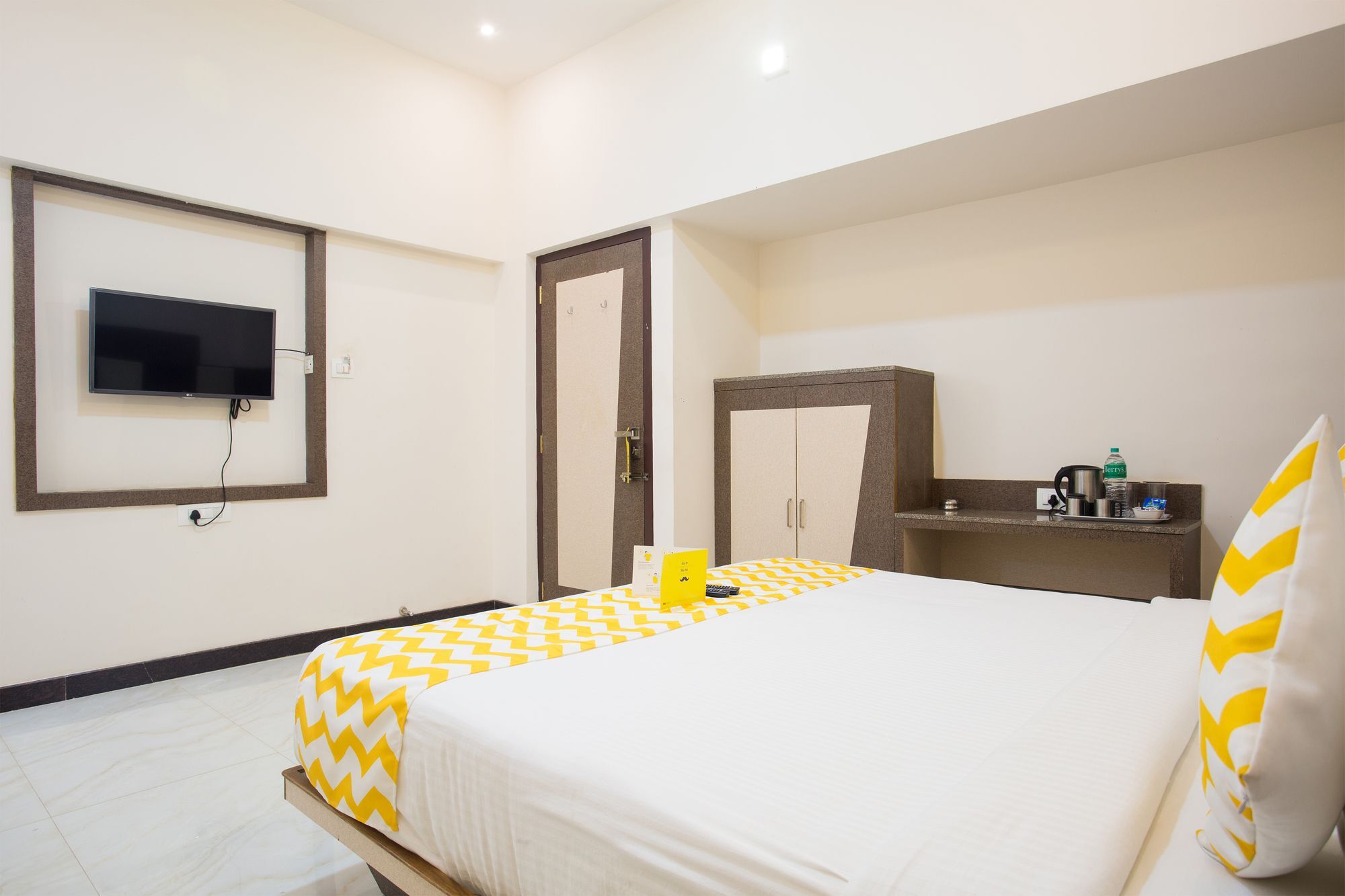 Hotel Fabexpress Parasol Residency