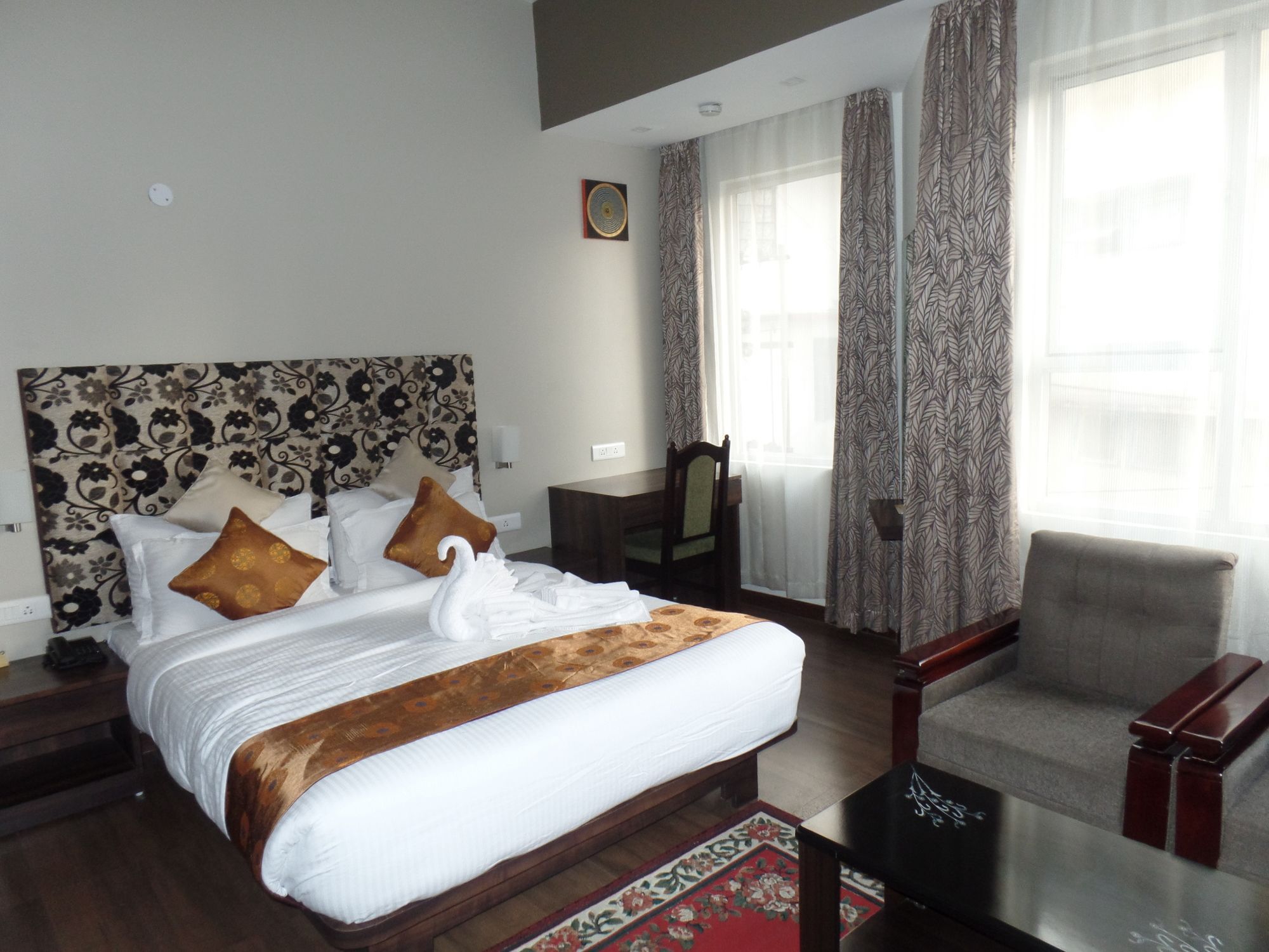 The Lindsay Cheu Den 4*
