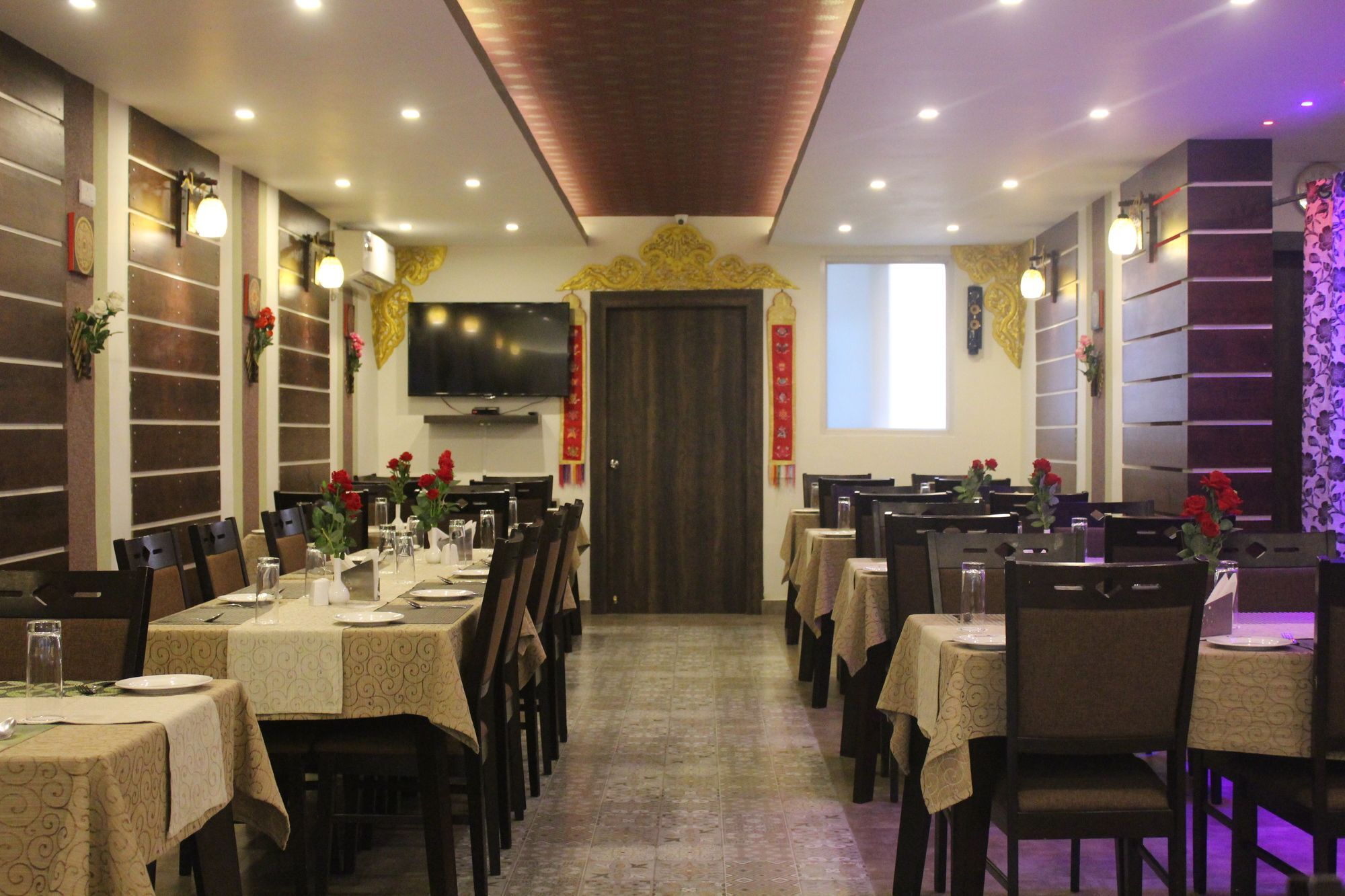 The Lindsay Cheu Den 4*