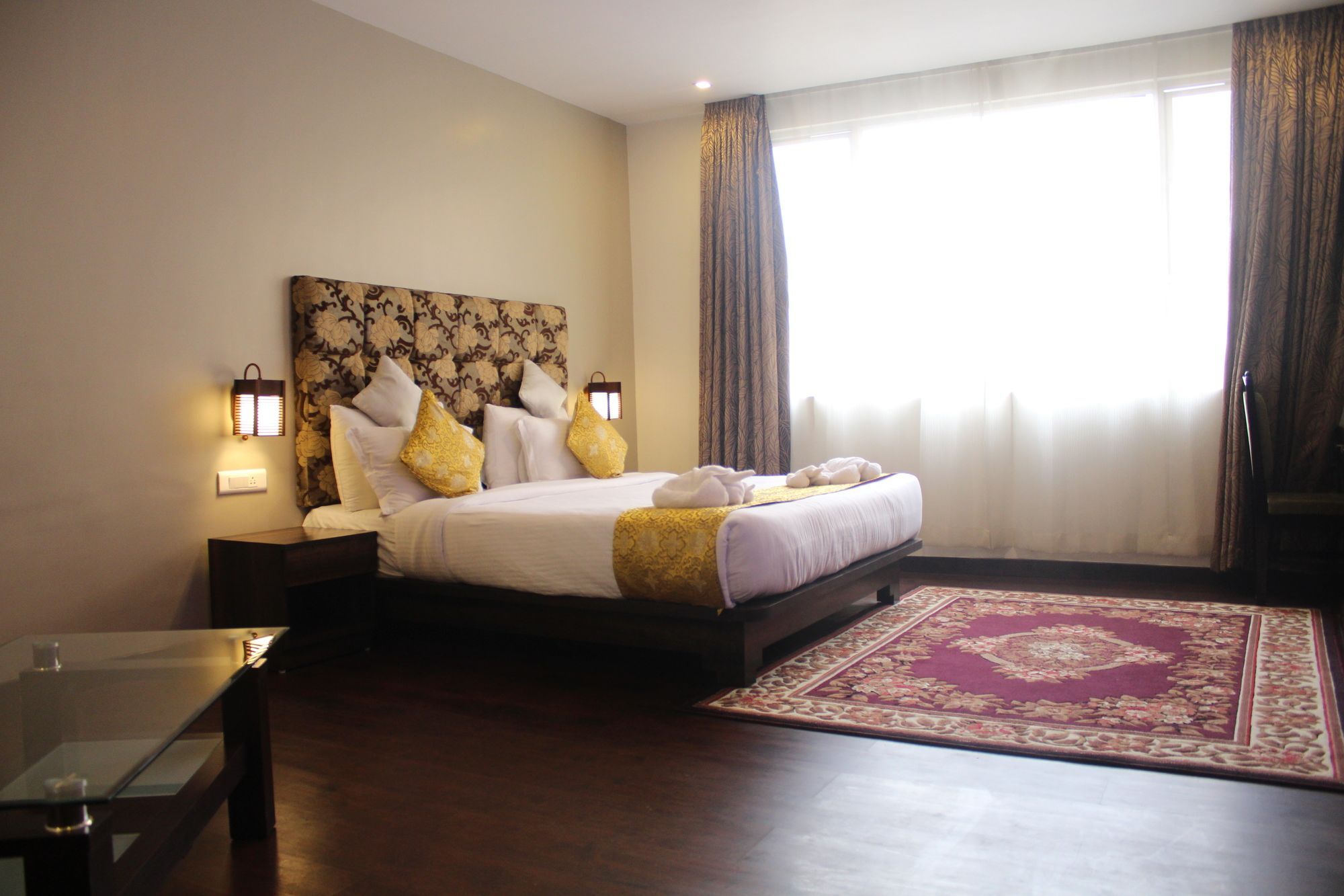 The Lindsay Cheu Den 4*