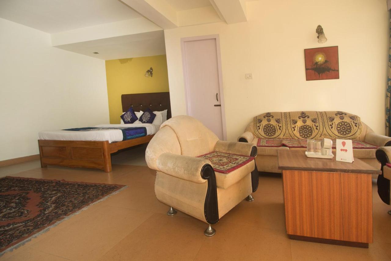 Oyo 6916 Deorali Hotel