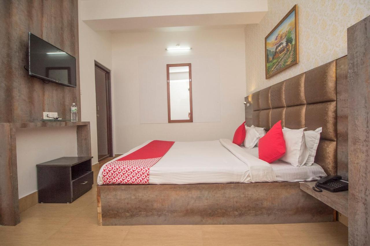 Oyo 38757 Red Panda Hotel