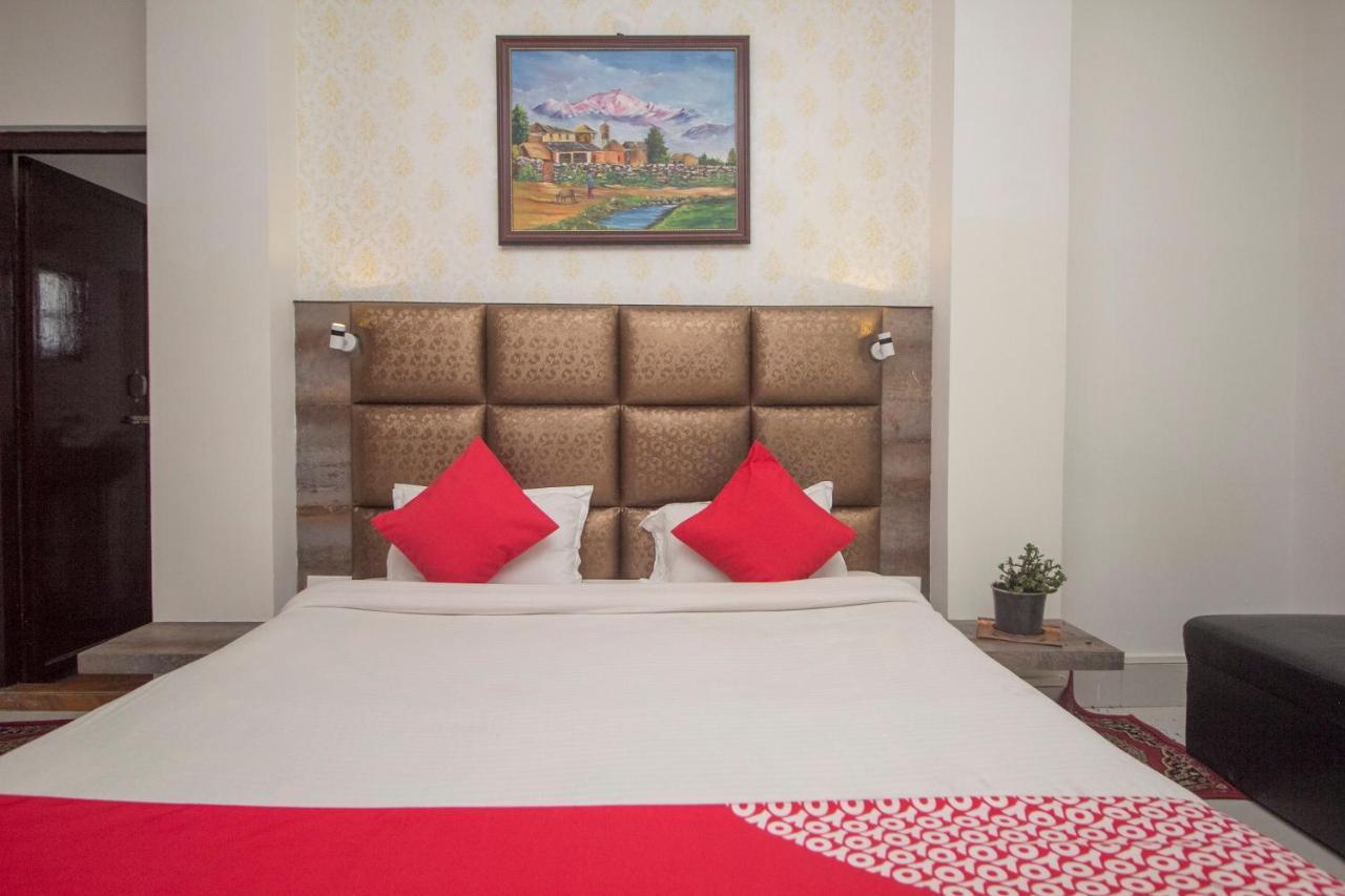 Oyo 38757 Red Panda Hotel