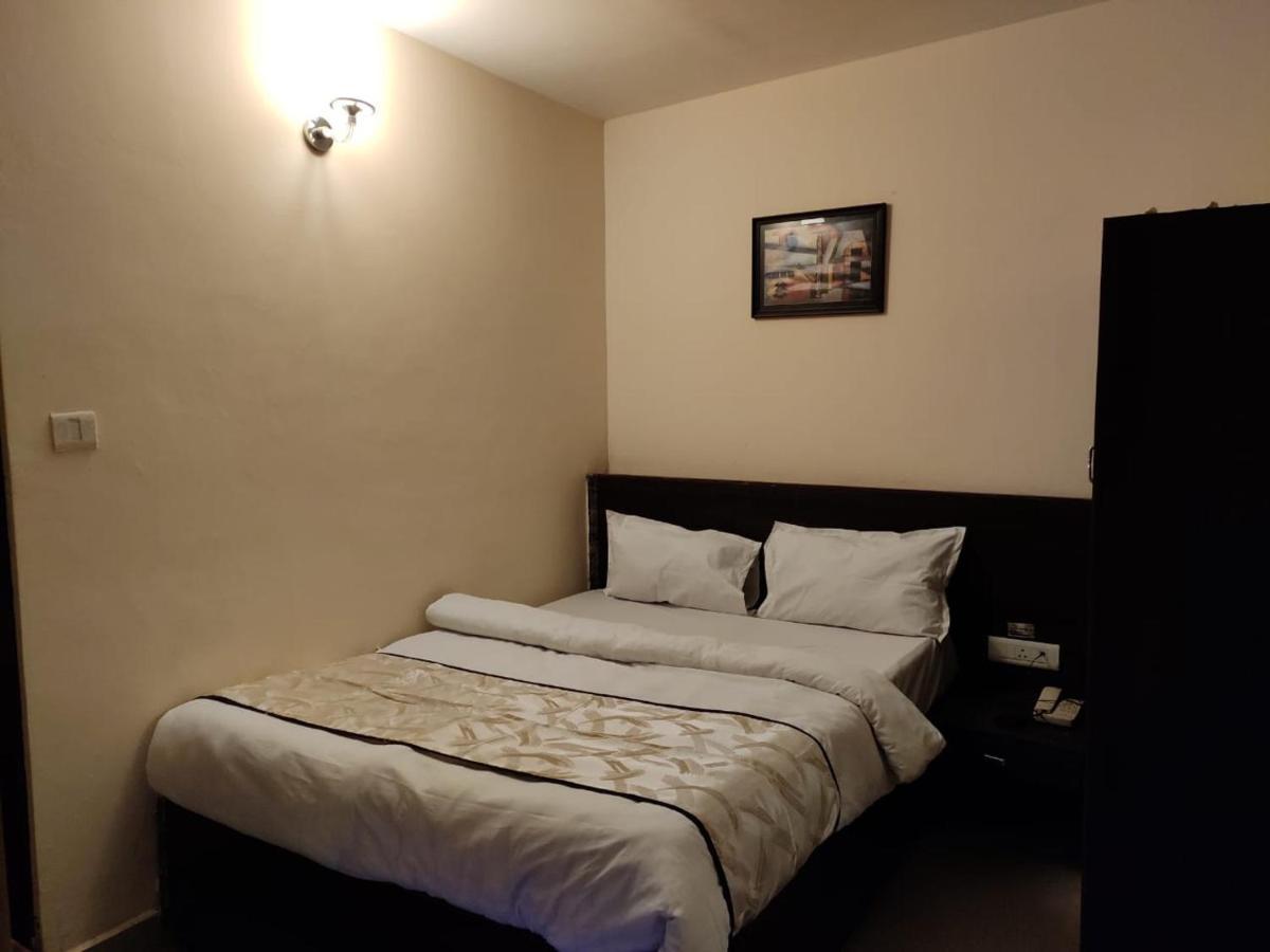 The Narayani Continental Hotel 2*