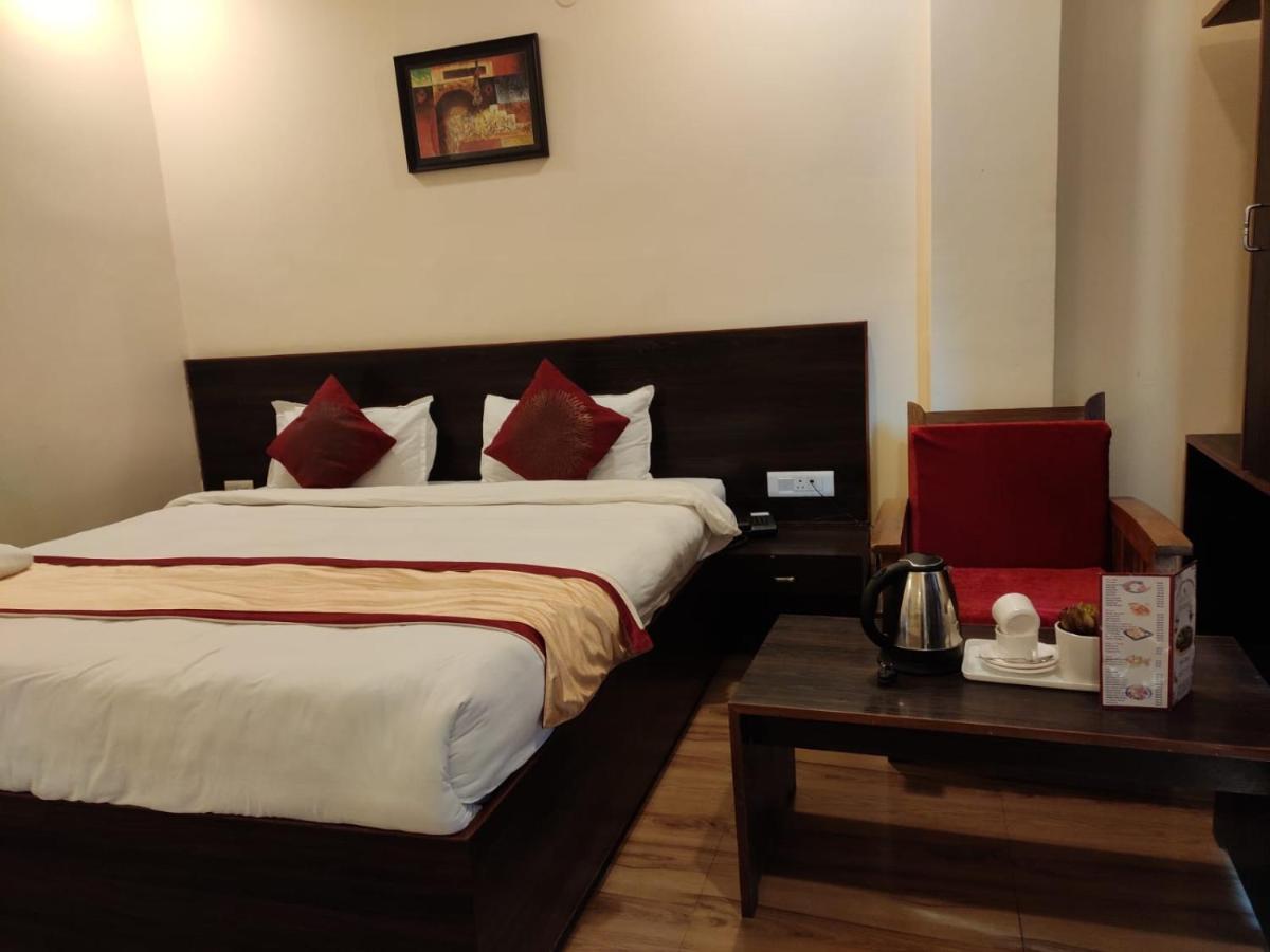 The Narayani Continental Hotel 2*