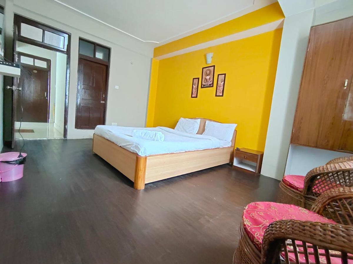 Hotel Four Square Holidayz, 3*