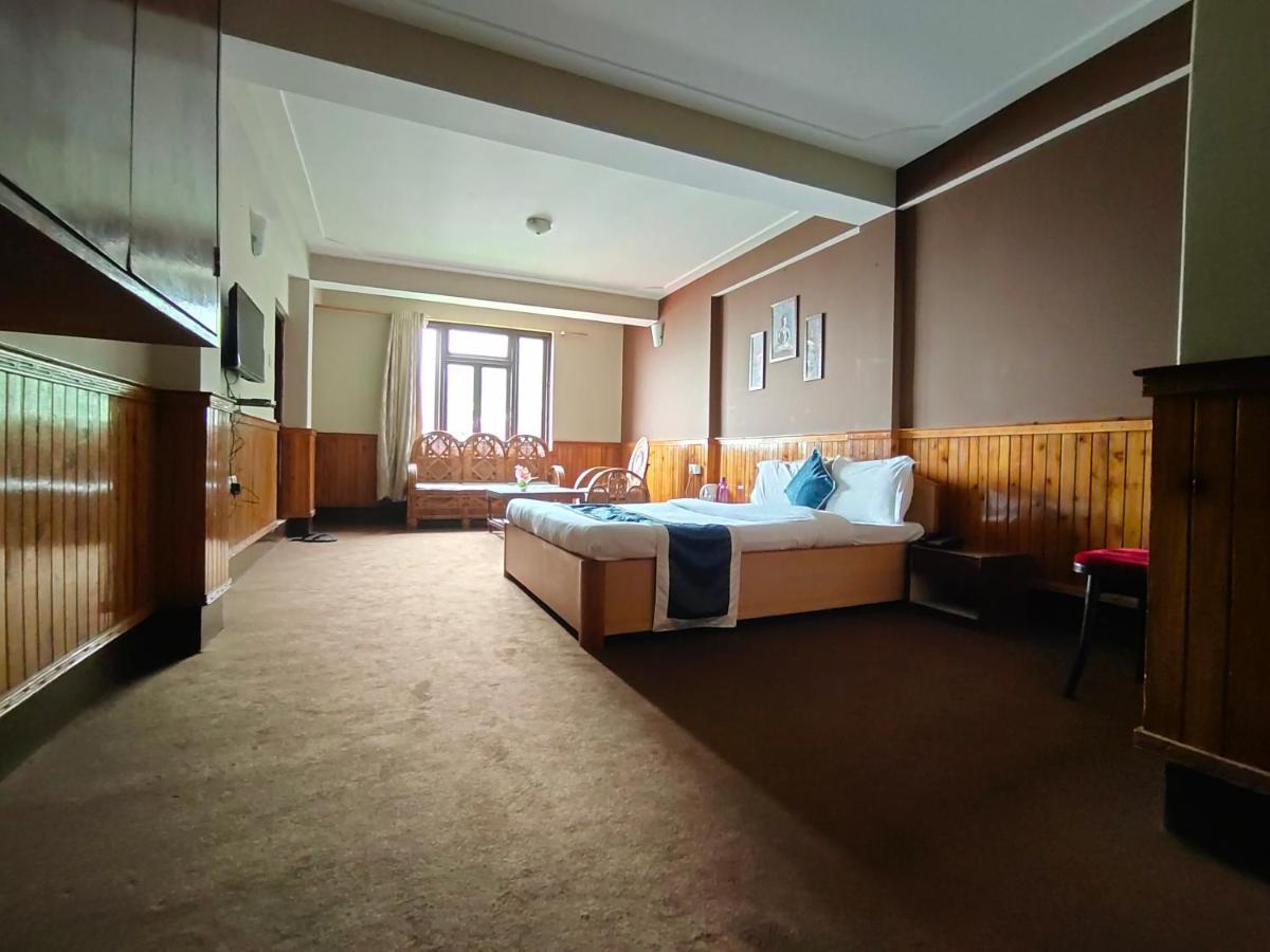Hotel Four Square Holidayz,