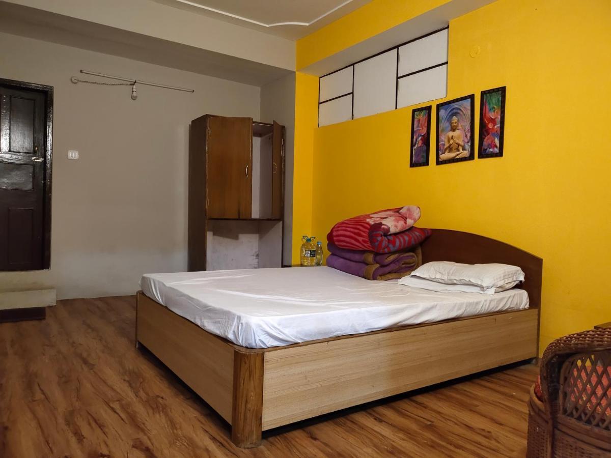 Hotel Four Square Holidayz, 3*