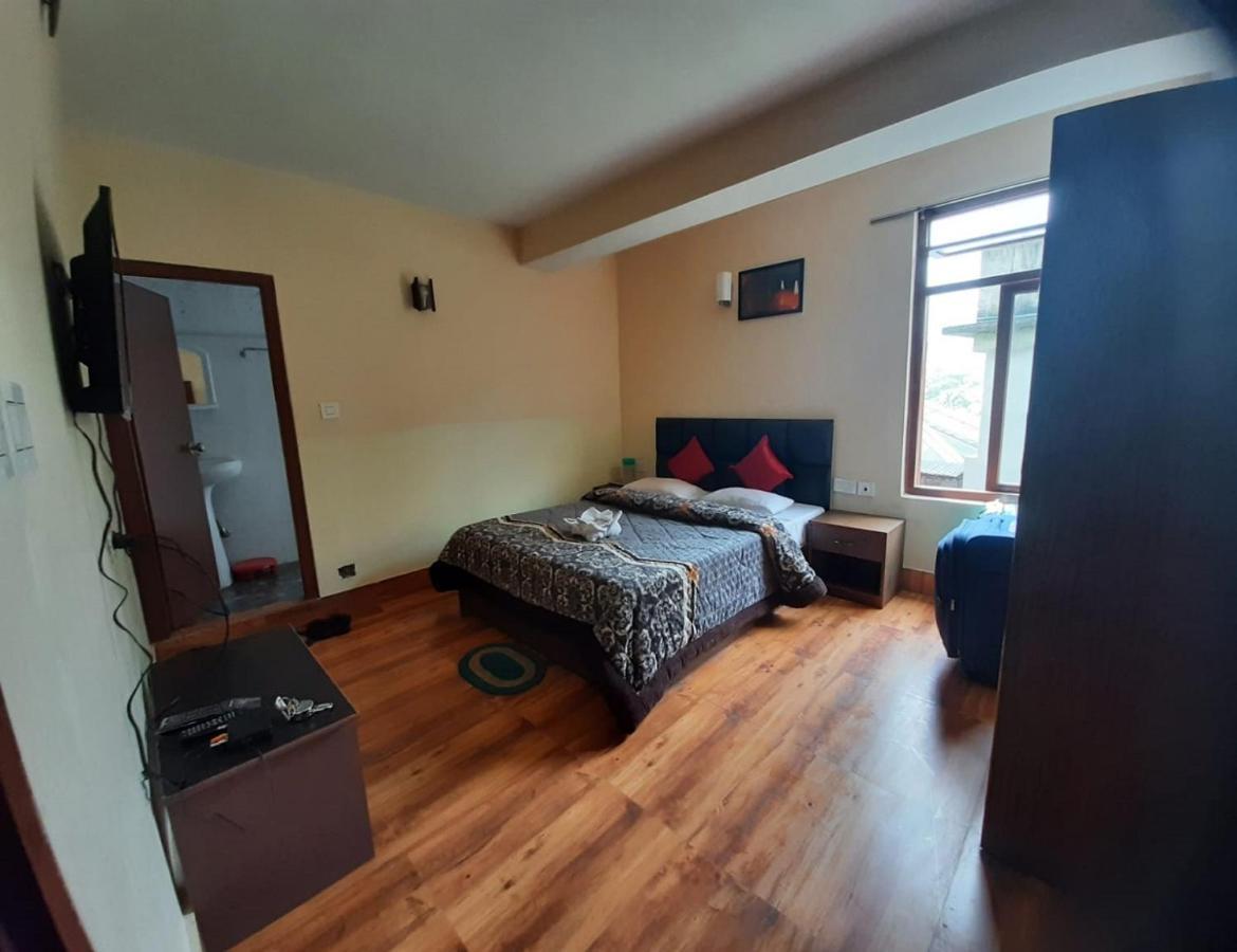 Hotel Pali Ghar,