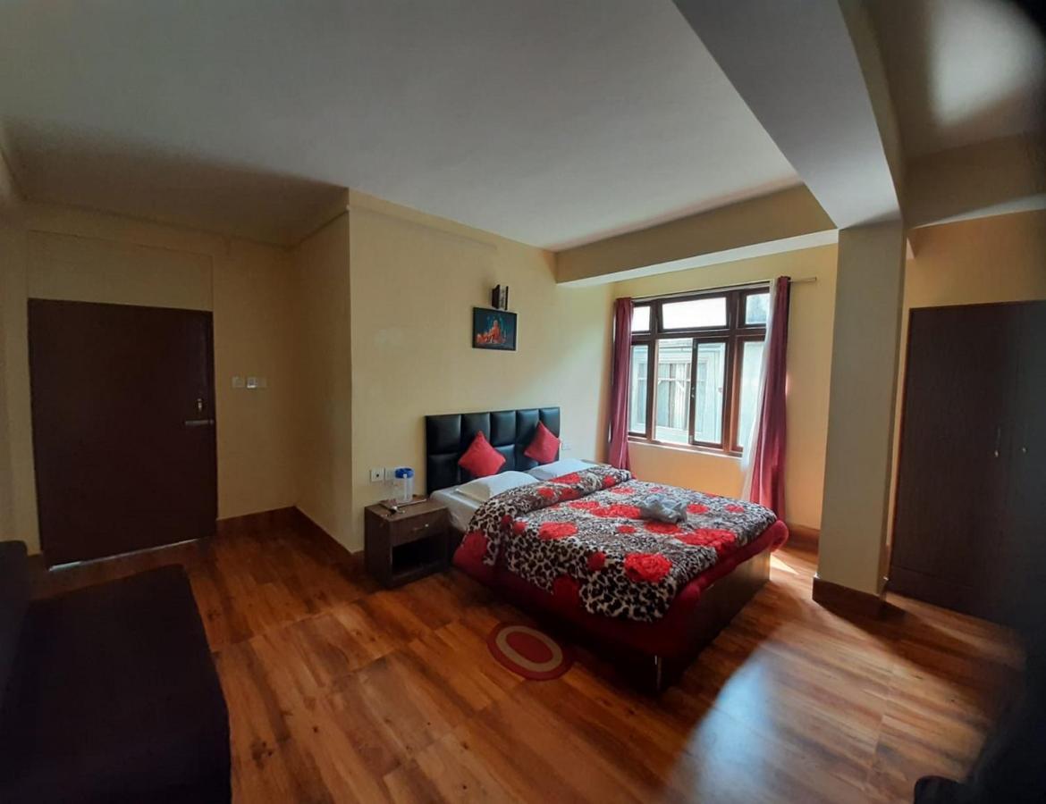Hotel Pali Ghar,