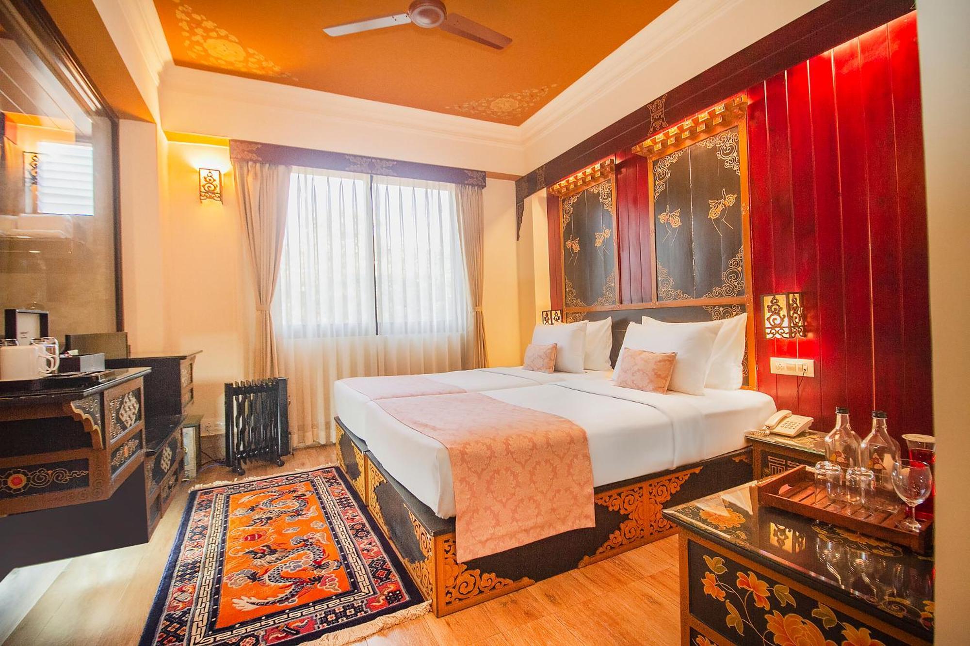 Hotel Amritara Hidden Land, - 900 Mts From Mg Marg 4*